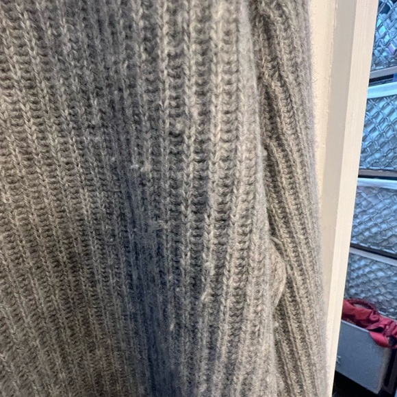 J.Crew collection side split gray cashmere crew neck sweater. Size L - Picture 4 of 11